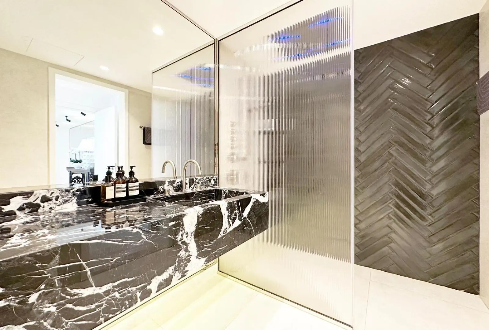 Luxury Two Bedroom Apartment On The Palm Dubai 0*,  United Arab Emirates