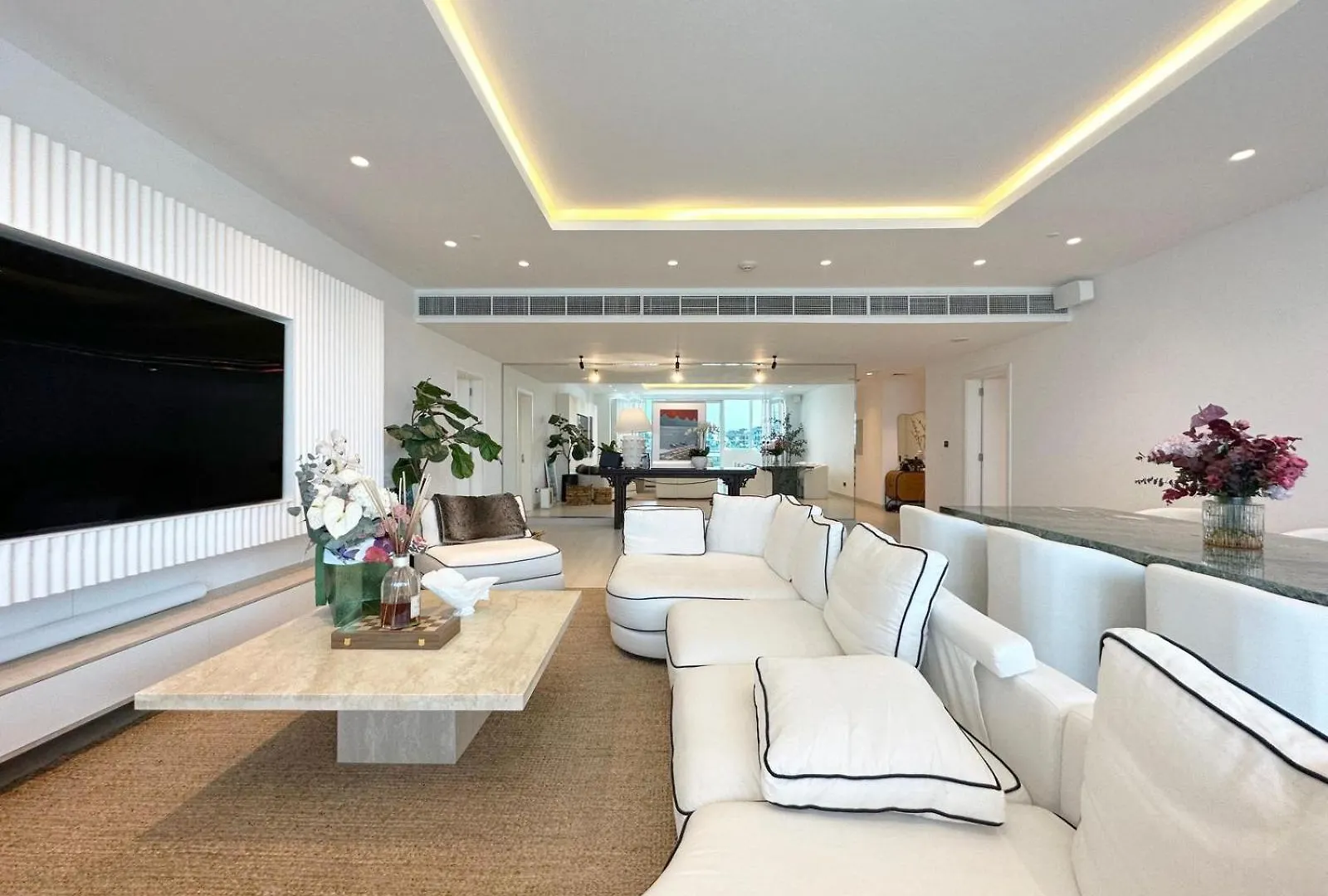 Luxury Two Bedroom Apartment On The Palm Dubai