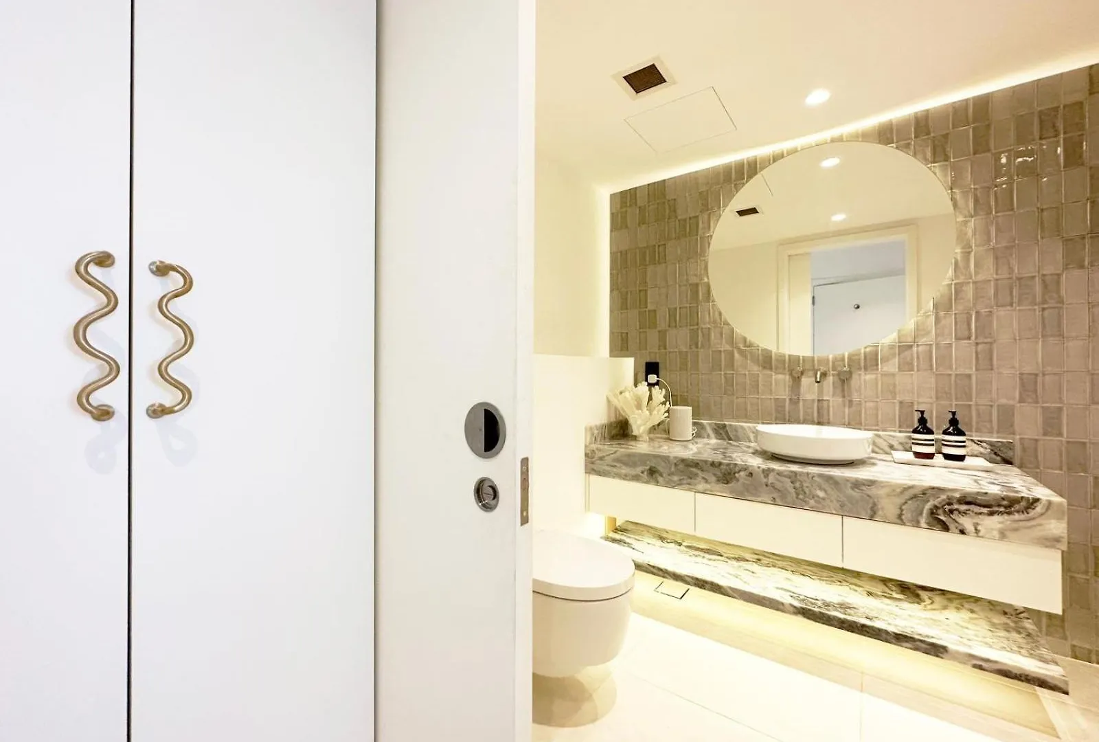 Luxury Two Bedroom Apartment On The Palm Dubai