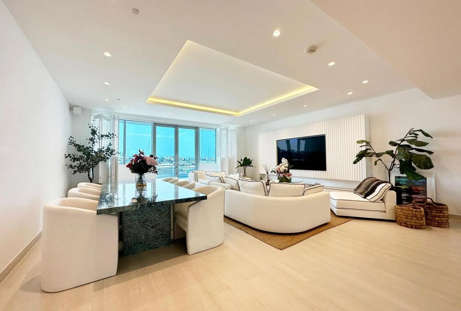 Luxury Two Bedroom Apartment On The Palm Dubai